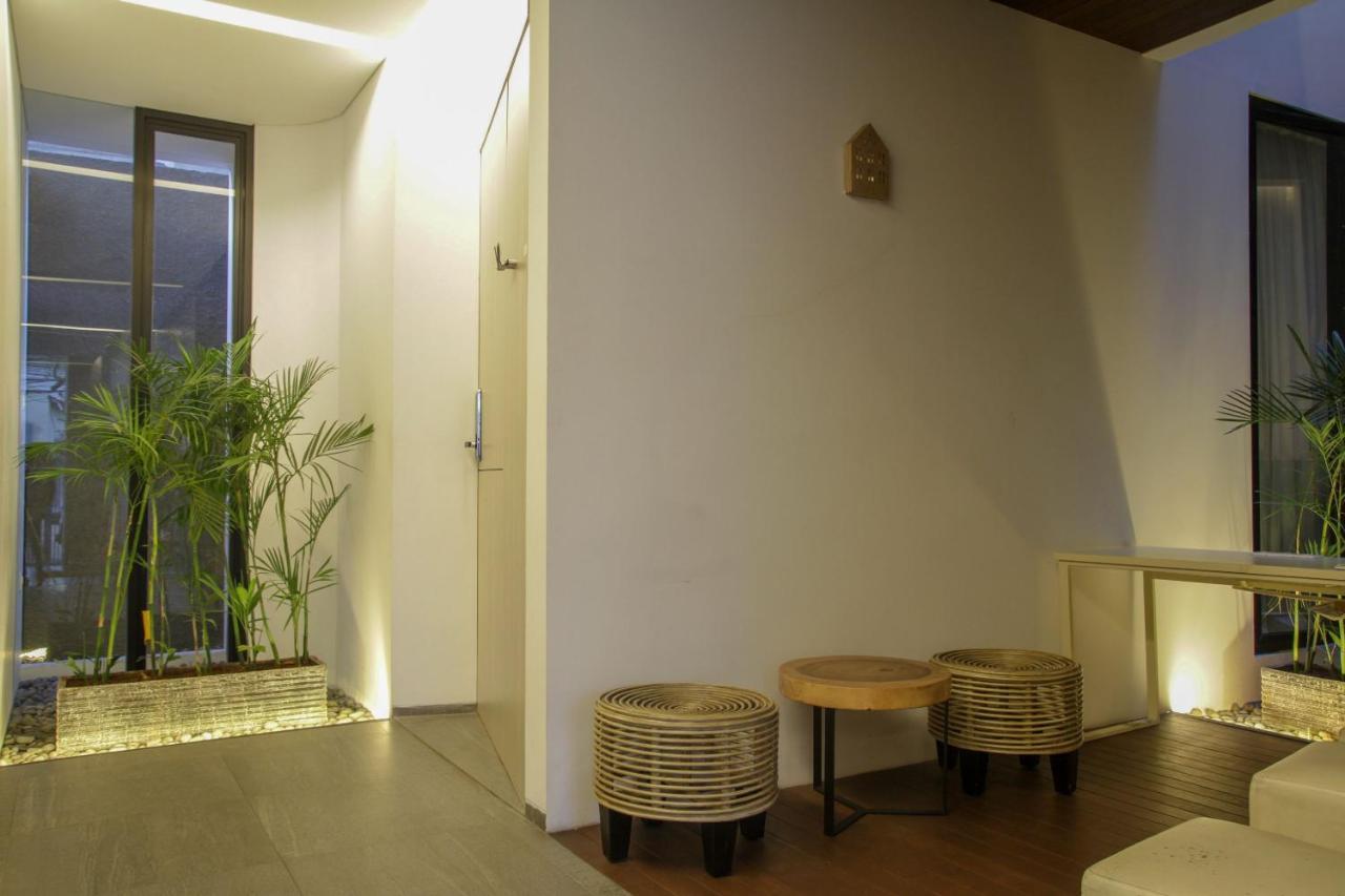 Tujutiga Suites Jakarta Bagian luar foto