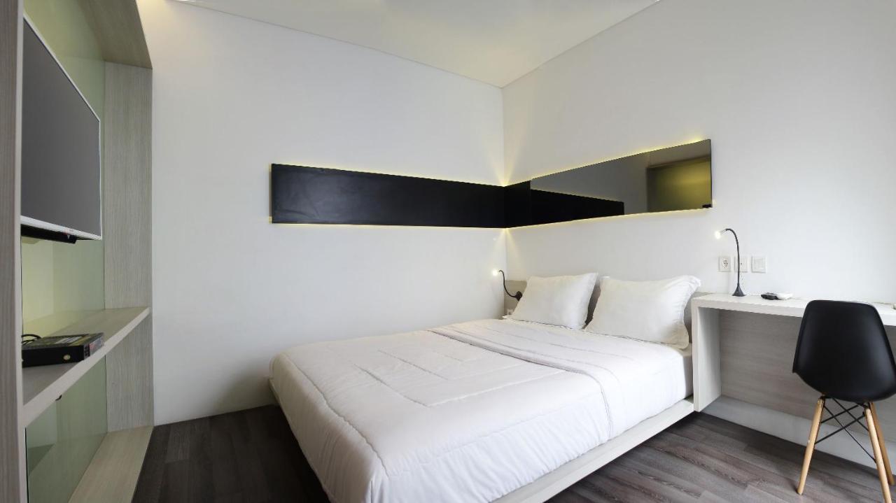 Tujutiga Suites Jakarta Bagian luar foto